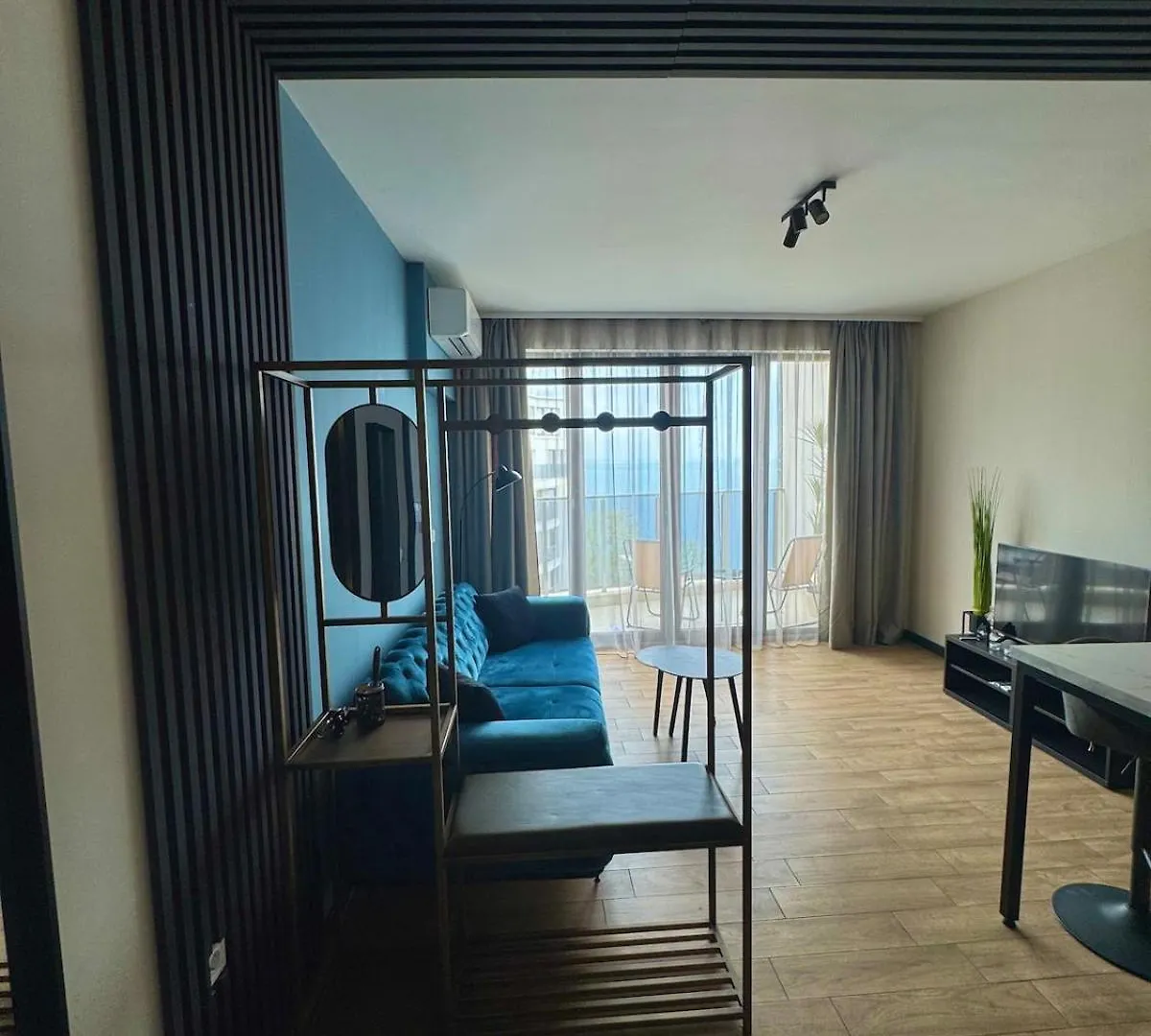 アパート ヴァルナSunrise L 1Bd Sea View L Pool L Free Parkingアパートメント ブルガリア
