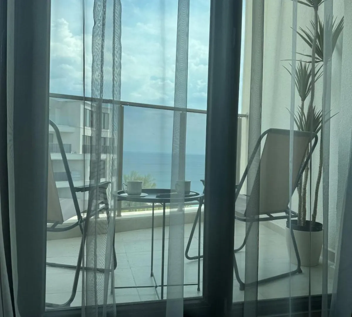 アパート ヴァルナSunrise L 1Bd Sea View L Pool L Free Parkingアパートメント